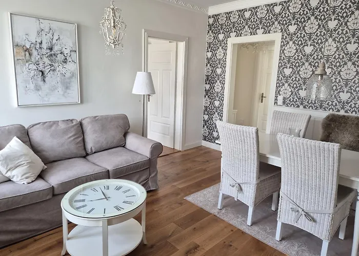 18 * Husum (Schleswig-Holstein)